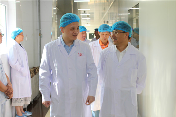 集團(tuán)領(lǐng)導(dǎo)沈波一行赴赤峰蒙欣藥業(yè)、艾克制藥調(diào)研